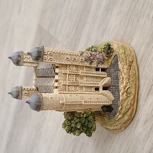 Vintage Tower of London Liliput Lane Serial No L2210